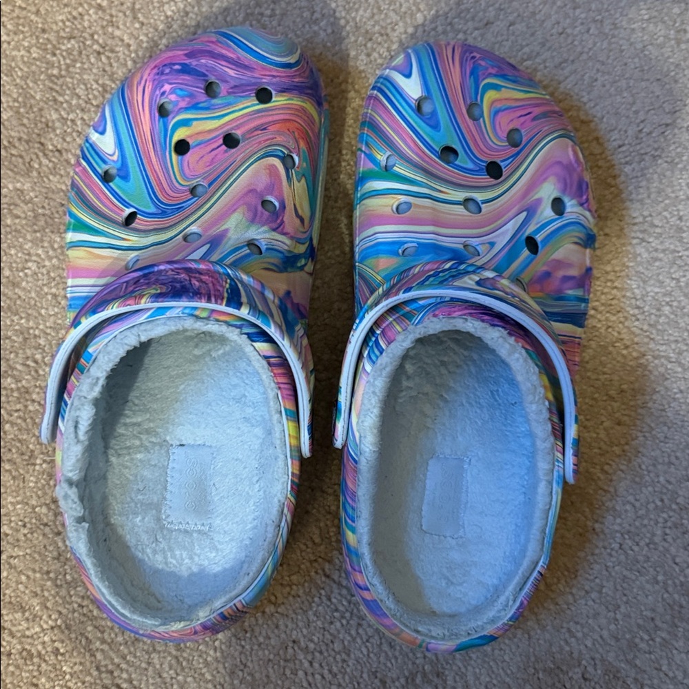 Crocs Rainbow Tie Dye Lined M6/W8